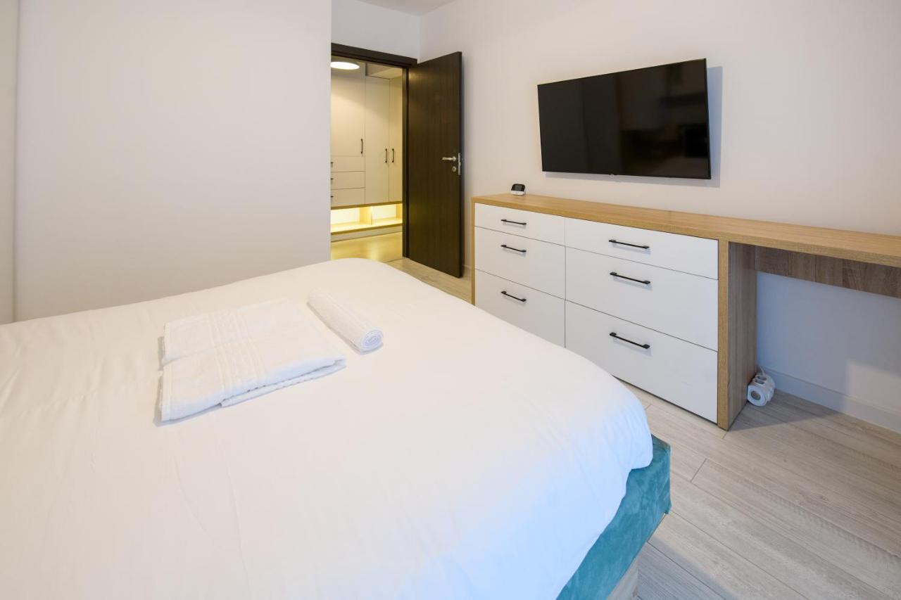 Smart Concept Living Plaza Apartment Bukares Bagian luar foto